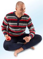 Pyjamas av frott&eacute;stretch, med knappsl&aring; och &auml;rmslut 