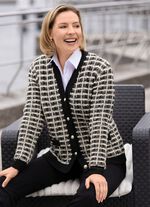 Kofta tillverkad av h&ouml;gkvalitativt effektgarn 