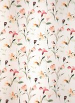 &Ouml;vergardin med blomm&ouml;nster och universal r&auml;lstejp 