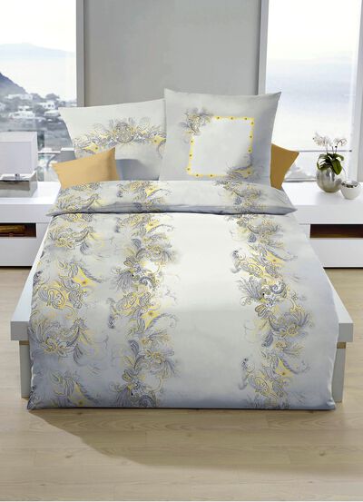 L&auml;ttstrykt s&auml;ngkl&auml;desset med dragkedja 