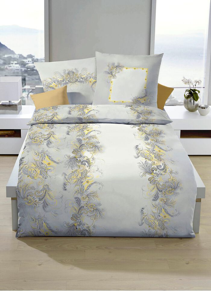 L&auml;ttstrykt s&auml;ngkl&auml;desset med dragkedja 