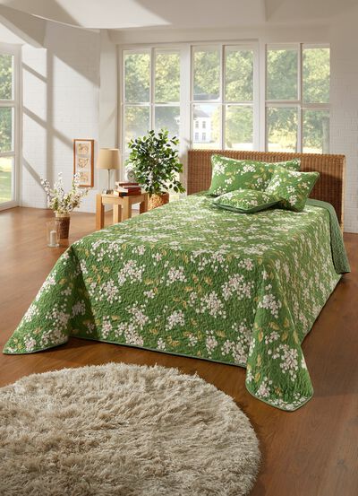 &Ouml;verkast med molnquiltning p&aring; ena sidan 