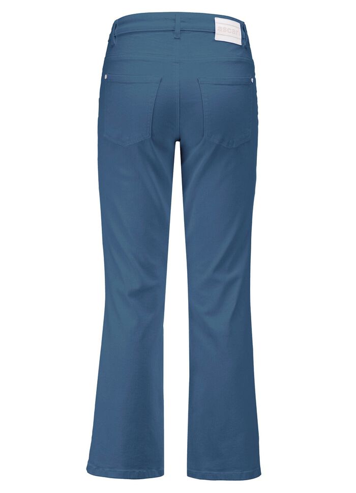 Magiska jeans med l&auml;tt utsv&auml;ngda ben 