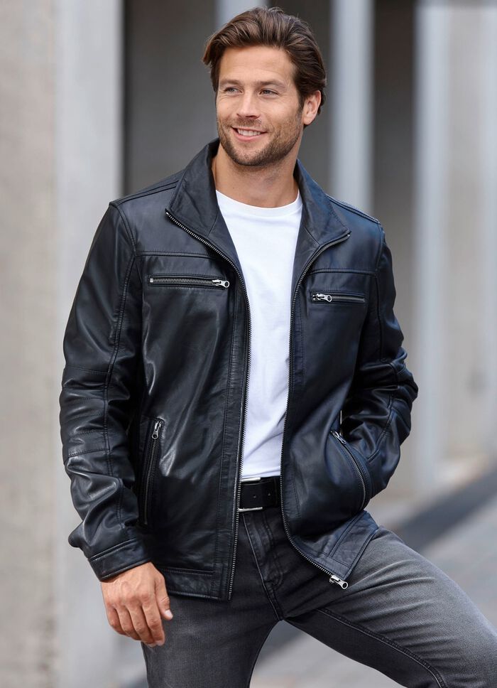 Kort skinnjacka med innerfickor 