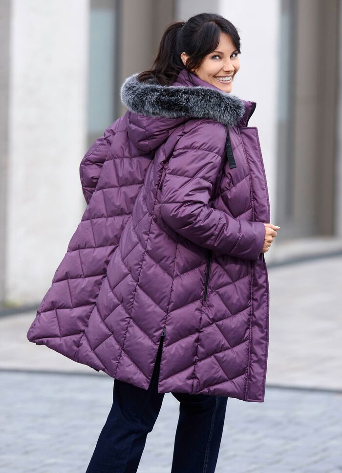 Kort kappa med avtagbar fuskp&auml;lskant LILA