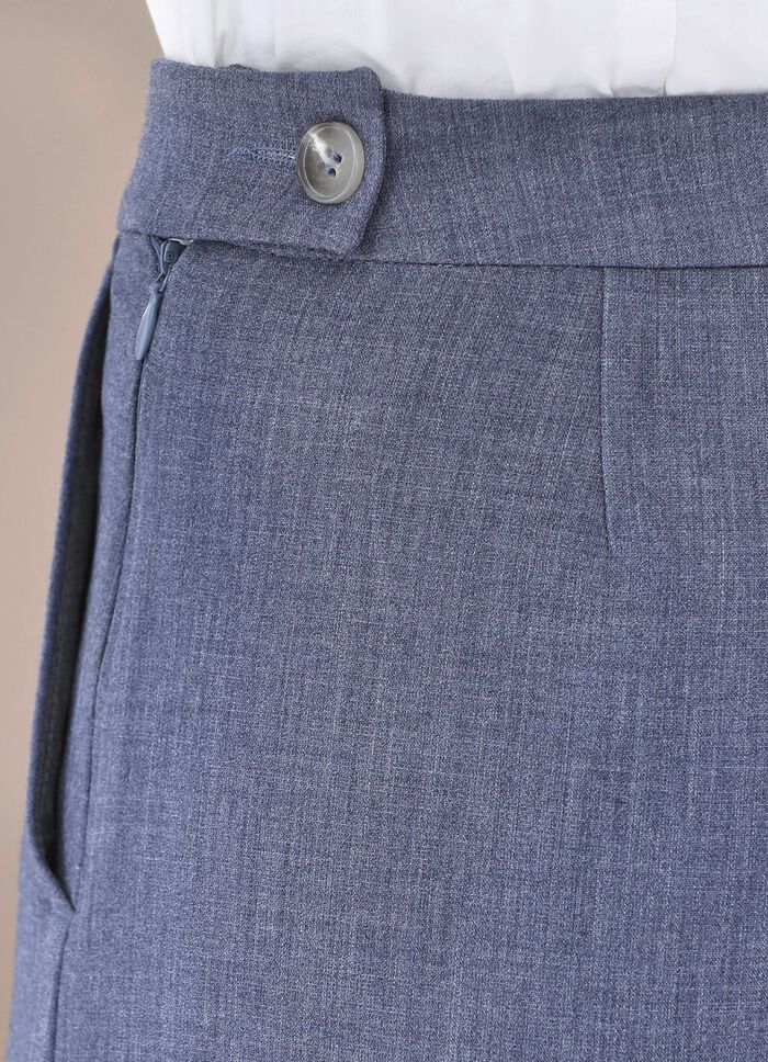 Byxor i moderiktig vidd 