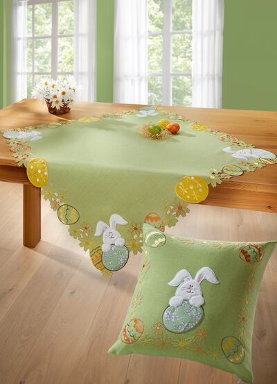 Bords- och rumsdekoration med plysch- och tygapplikationer 