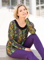 L&aring;ng skjorta med svart f&auml;stkant 