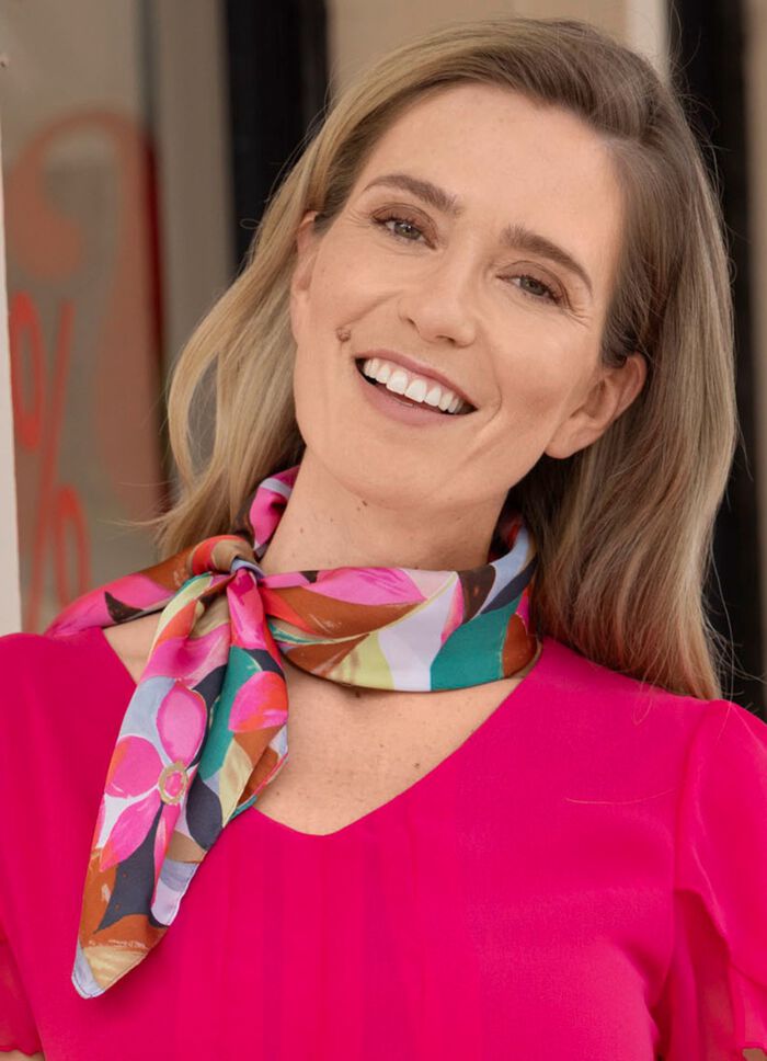 Nikituch med fantasiblomma och bladdesign 