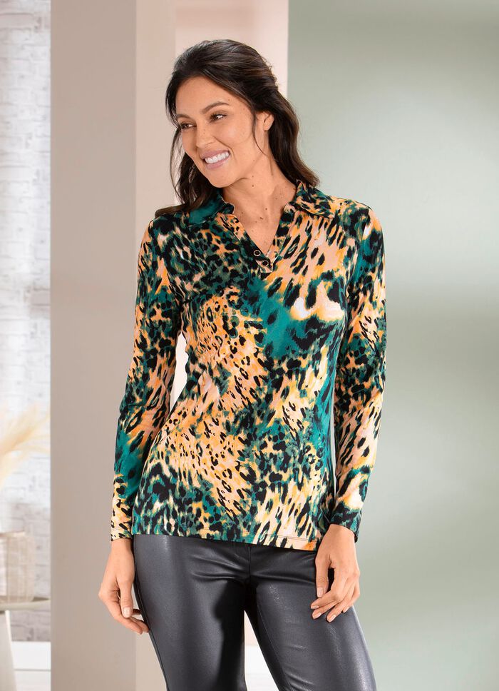 Polotr&ouml;ja med dekorativa knappar i V-ringningen 