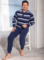 Pyjamas av frott&eacute;stretch, med knappsl&aring; och &auml;rmslut 