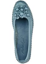 Loafers fr&aring;n Andrea Conti med snygga skinnblommor JEANSBL&Aring;