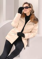 Jacka med avtagbar fuskp&auml;lskant p&aring; kragen 