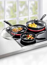 Professionellt pannset i gjuten aluminium, 5 delar, med trippel termisk keramisk bel&auml;ggning 