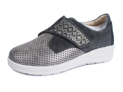 Bekv&auml;m sko med kardborreband och elegant strassdekoration 