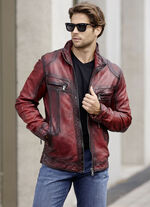 Kort skinnjacka med bröstfickor