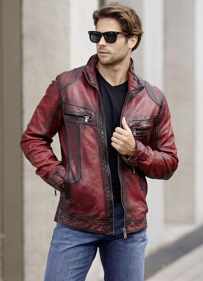 Kort skinnjacka med bröstfickor