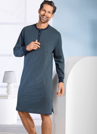 Nattlinne med knappsl&aring; och sidoslitsar 