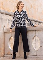 Blusjacka med svarta ribbade &auml;rmslut 