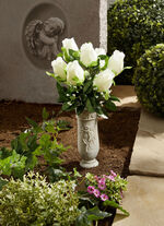 gravvas med arrangemang 