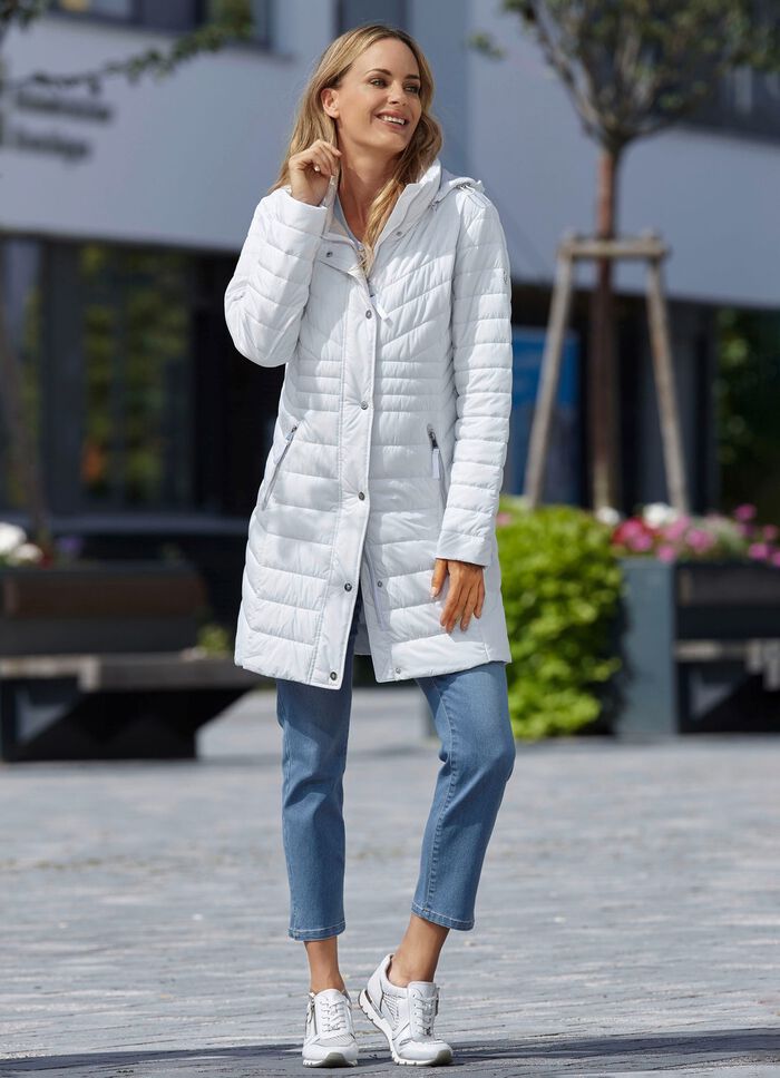 Funktionell kort kappa med avtagbar huva 