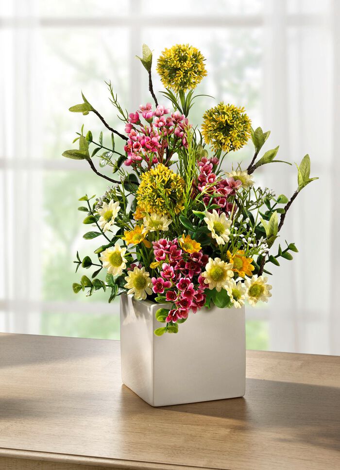 Arrangemang i vit keramikkruka 