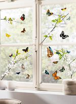 Dekorativa klisterm&auml;rken gjorda av sj&auml;lvh&auml;ftande folie 