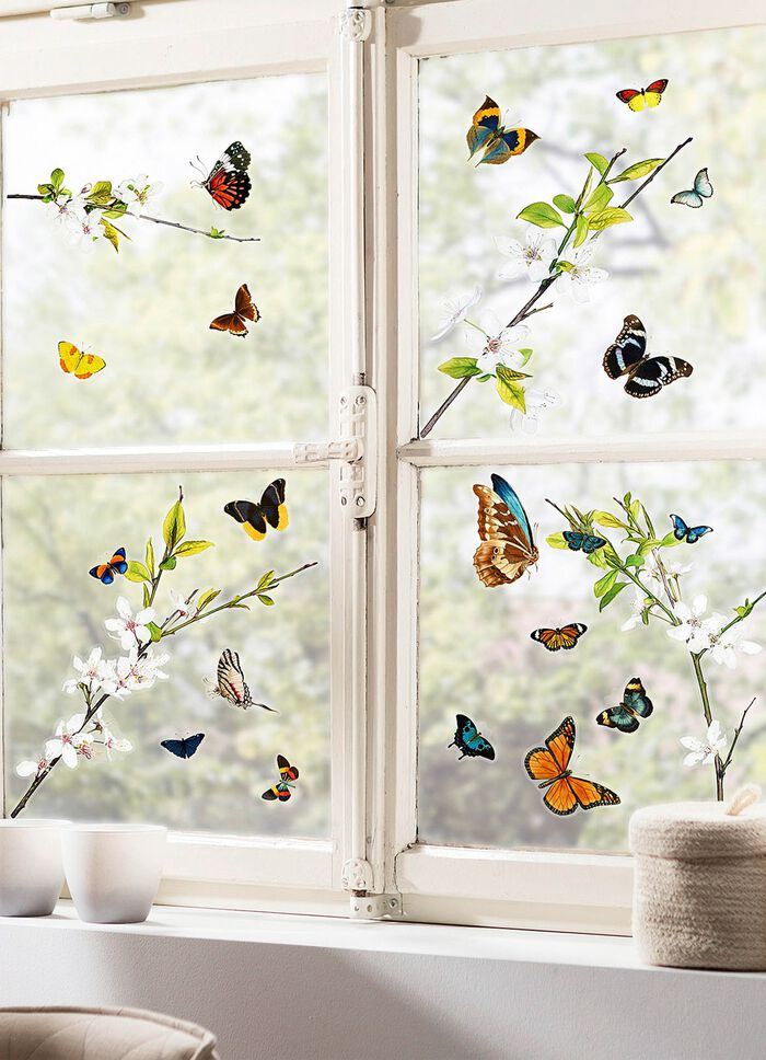 Dekorativa klisterm&auml;rken gjorda av sj&auml;lvh&auml;ftande folie 