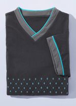 Tv&aring;delat nattlinne med V-ringning och slits i sidan 