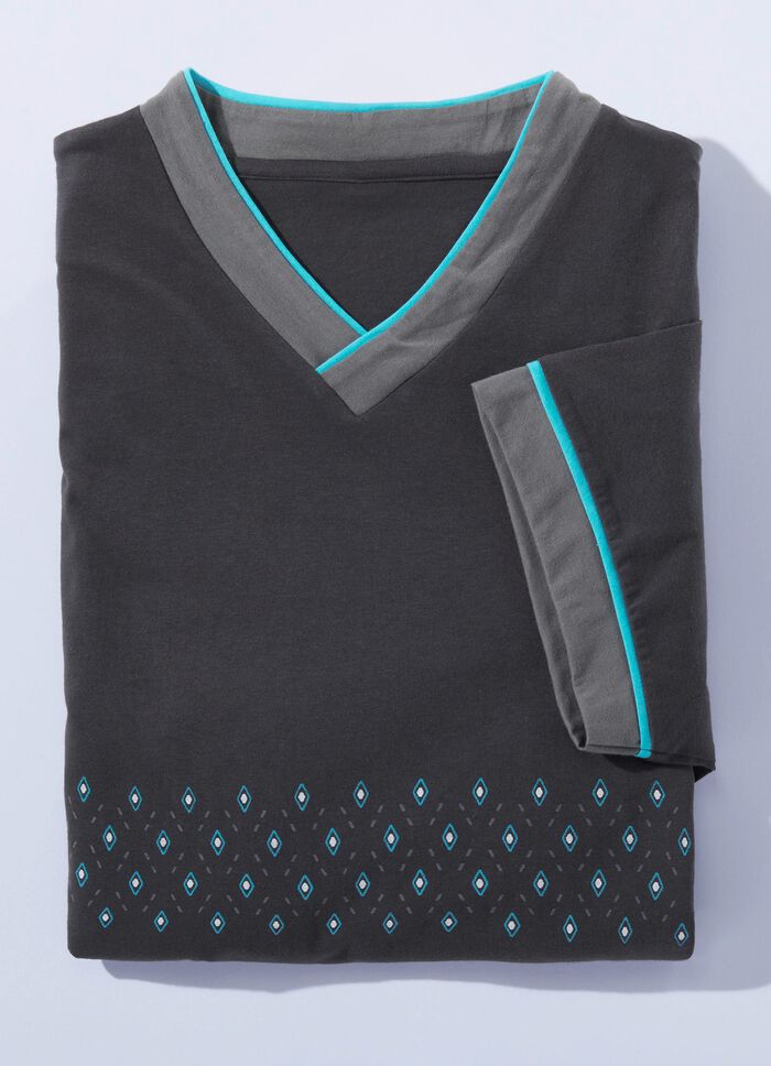 Tv&aring;delat nattlinne med V-ringning och slits i sidan 