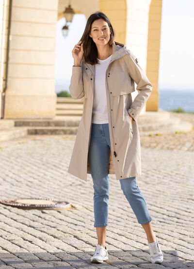 Funktionell jacka med fast huva 