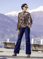 Blus med lekfulla volanger, 