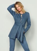 Kavaj med nitar p&aring; &auml;rmsluten 