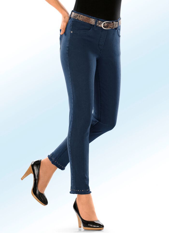 Magiska jeans med fina nitar och en trendig franskant 