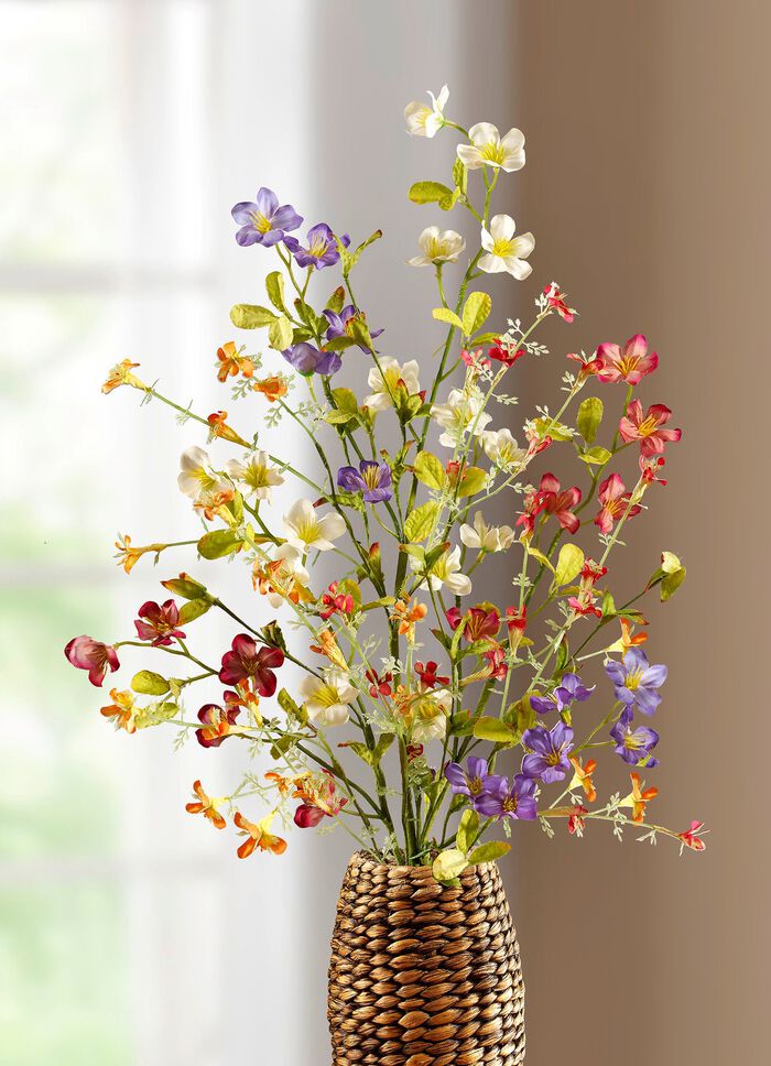 F&auml;rgglad blommande kvist 