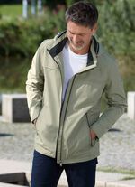 Funktionell kort jacka med avtagbar huva 