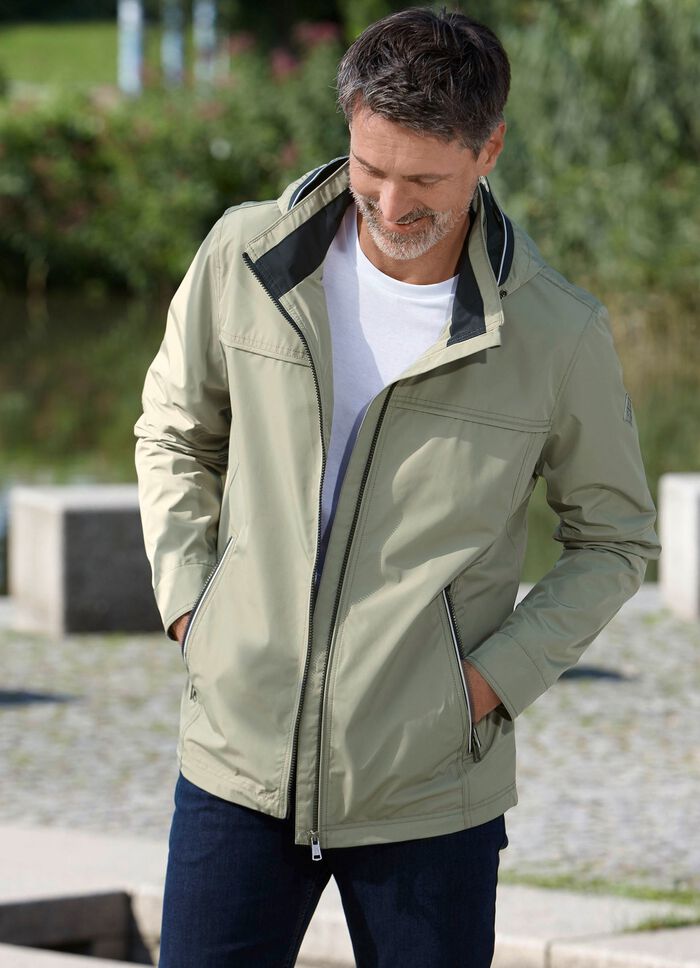 Funktionell kort jacka med avtagbar huva 