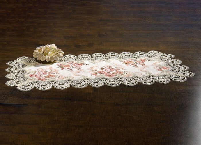 Duk fr&aring;n Sch&auml;fer med finaste makram&eacute;spets 