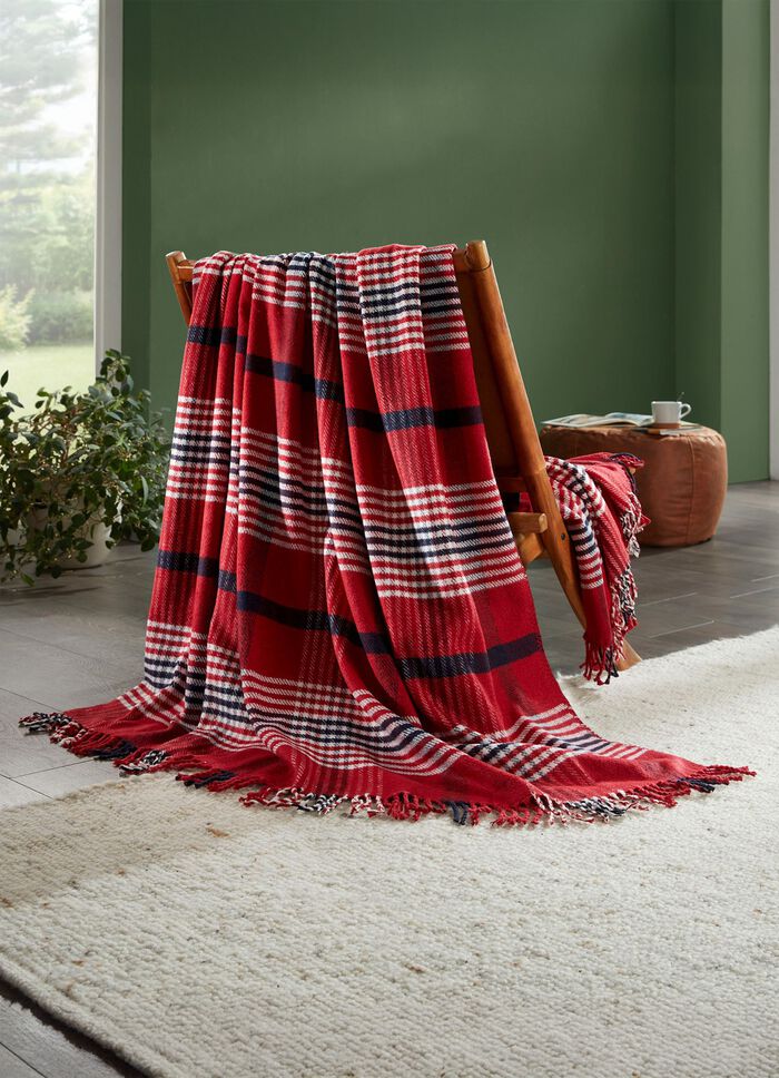 Filt med rutig design och fransar 