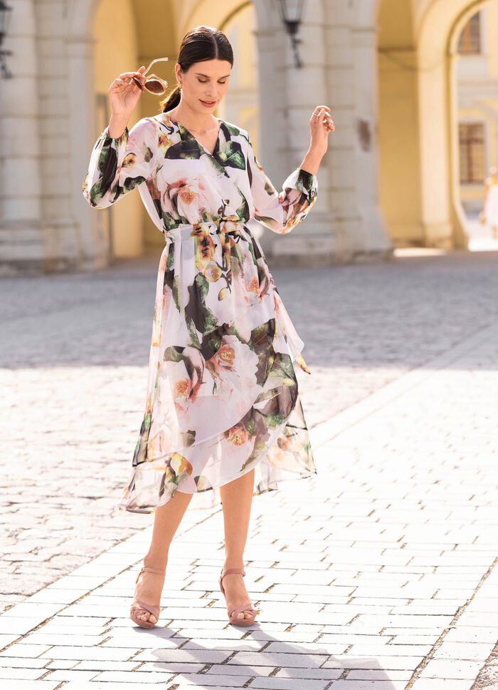 Kl&auml;nning med knytsk&auml;rp 