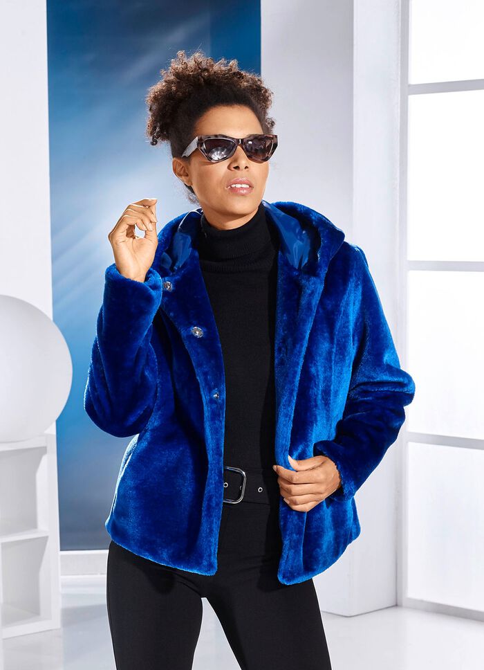 Jacka tillverkad av mysig fuskp&auml;ls 