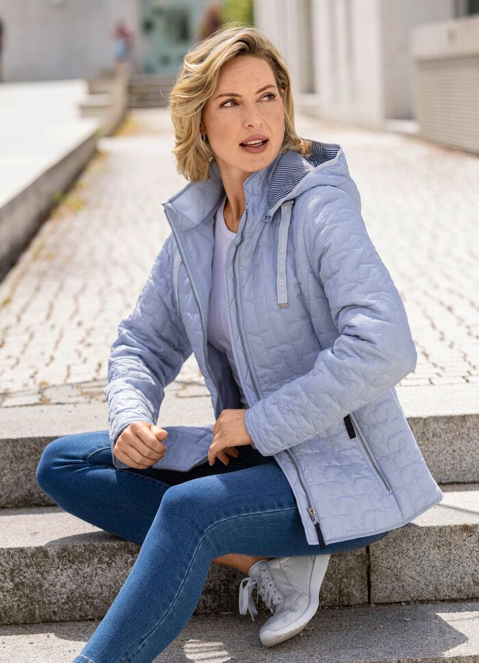 Funktionell jacka med intressant quiltning 