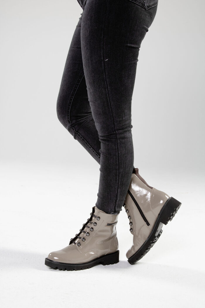 Remonte ankelboots med trendiga dekorativa kedjor i snörningslook TAUPE