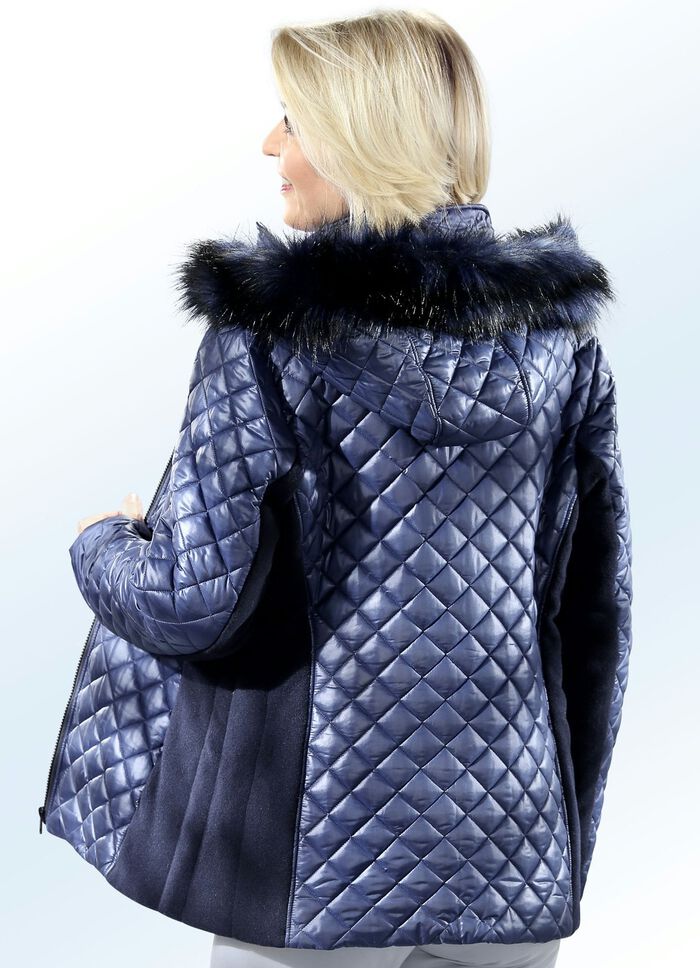 Jacka med fuskp&auml;lskant 