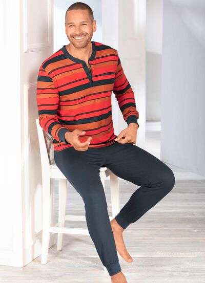 Pyjamas med knappsl&aring; och &auml;rmslut 