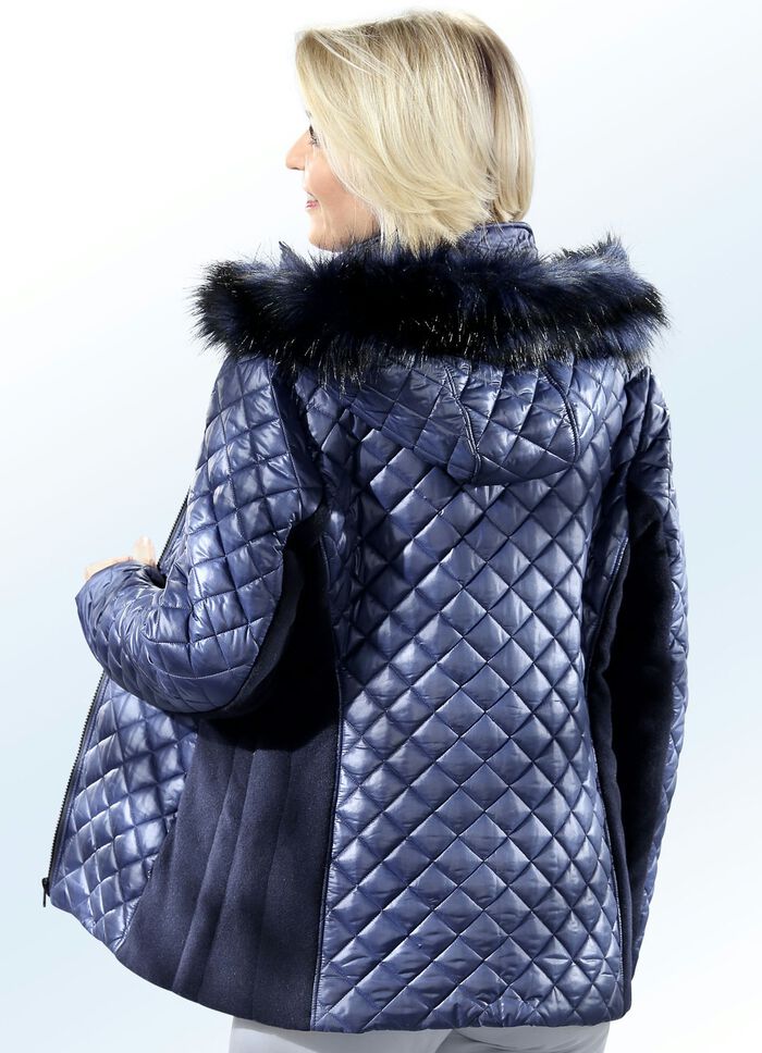 Jacka med fuskp&auml;lskant 