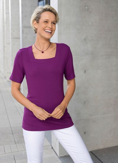 Skjorta med en intressant urringning i 3 f&auml;rger 