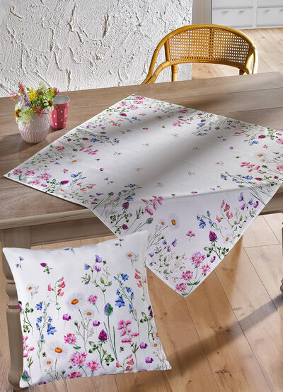 Bord och rum dekoration med äng blomma design 