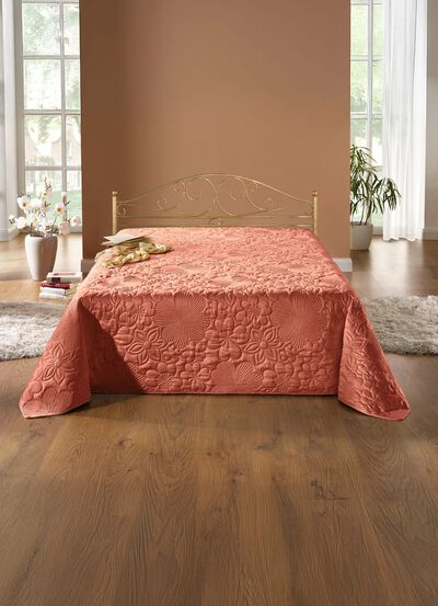 Utm&auml;rkt gjort &ouml;verkast och matchande &ouml;rngott 