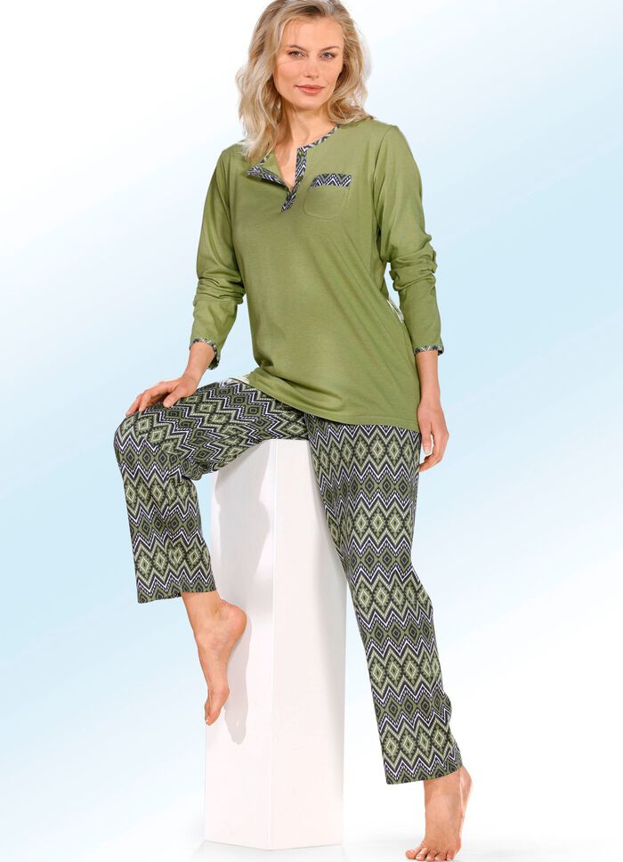 Tv&aring;pack pyjamas med br&ouml;stficka och knappsl&aring; 